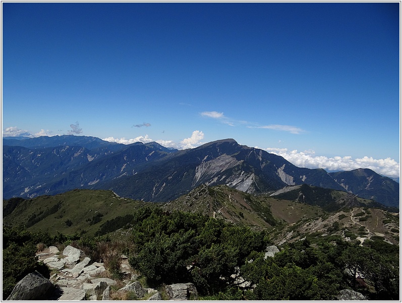 2014-07-14 10-00-30向陽山頂望向西南方的關山.JPG